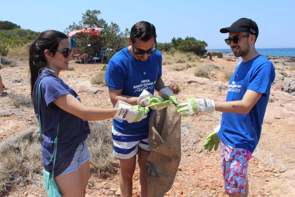 The Hellenic Initiative supports the National Hellenic Student Association (NHSA) of America Beach Clean Up event in Athens in collaboration with Ethelon Organization for a 2nd consecutive year!